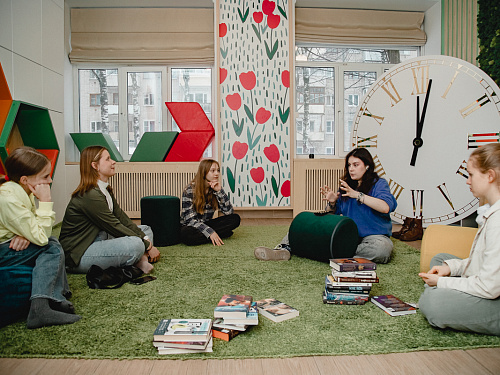 Встречи подросткового книжного клуба «Кто вообще это читает?»