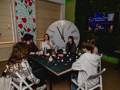 Встречи подросткового книжного клуба «Кто вообще это читает?»