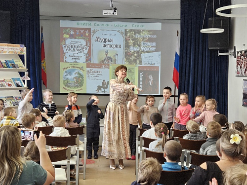 Творческая встреча с писателем Еленой Светлой
