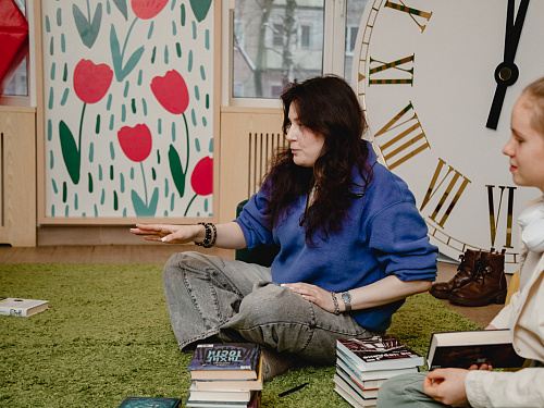 Встречи подросткового книжного клуба «Кто вообще это читает?»