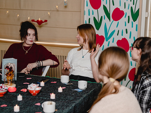 Встречи подросткового книжного клуба «Кто вообще это читает?»