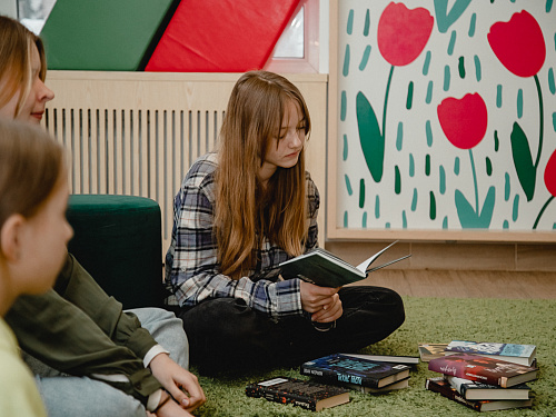 Встречи подросткового книжного клуба «Кто вообще это читает?»
